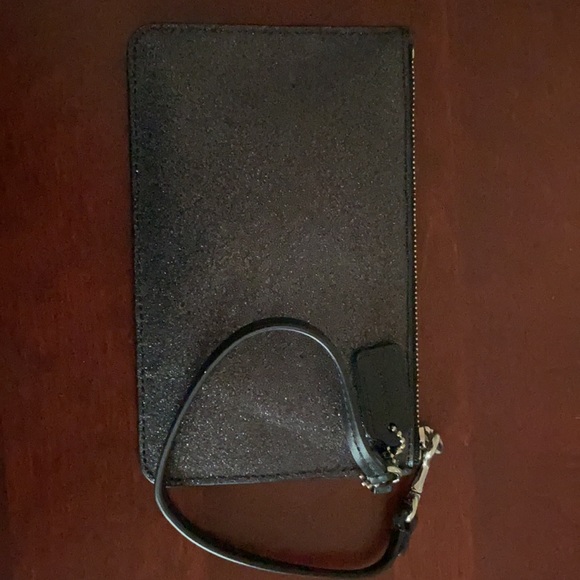 I don’t use this handbag anymore but it is great for going out! - Picture 2 of 2